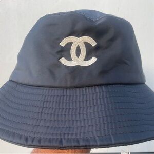 CHANEL black Bucket Hat with embroidered Logo